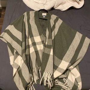 Universal Thread cardigan/shall